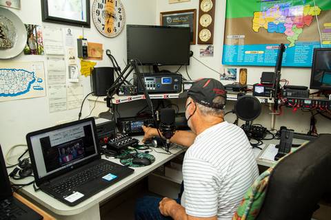 El huracán María incomunicó a un pueblo de Puerto Rico. Un radioaficionado encontró la salida, KP3AV Systems
